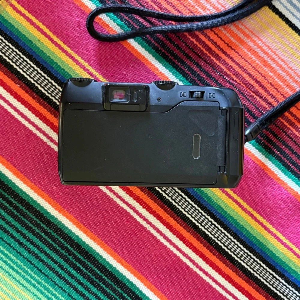 Ricoh‎ R-125Z 35mm Film Camera 38-125mm Aspheric Zoom AF Multi 7 Zone Black